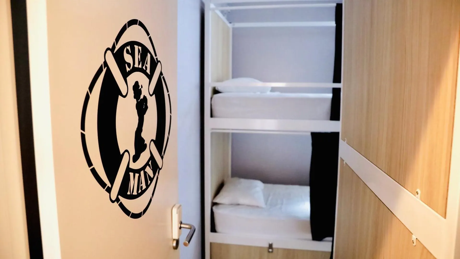 Gspot Hostels & Love Triangles Pizzeria Lisboa Portugal
